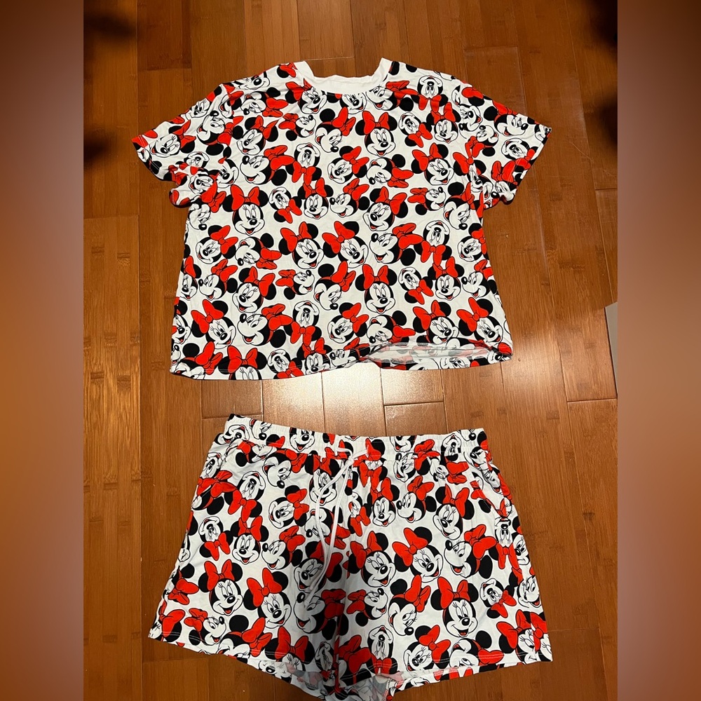 Disney Store Minnie Mouse White, Red & Black Short Pajama Set Women’s Large